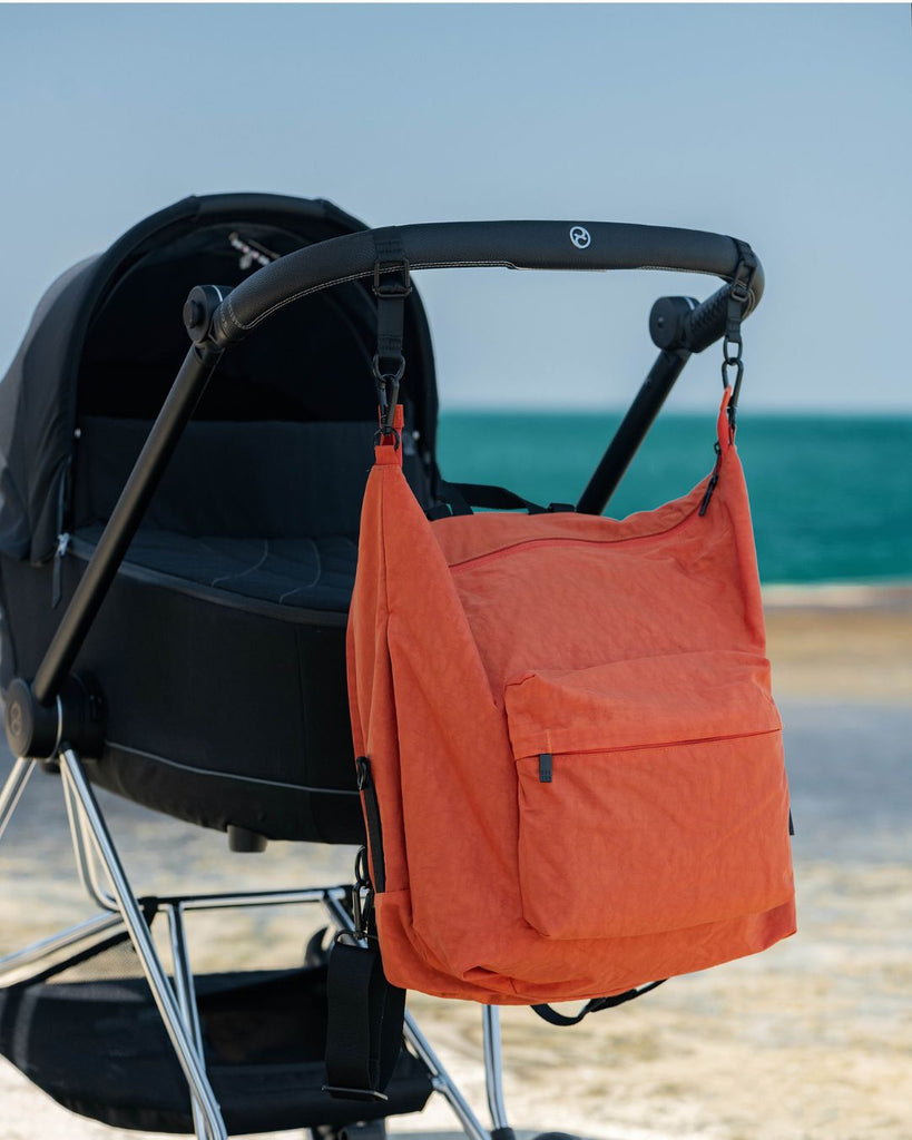 תיק החתלה בצבע חמרה של one duo