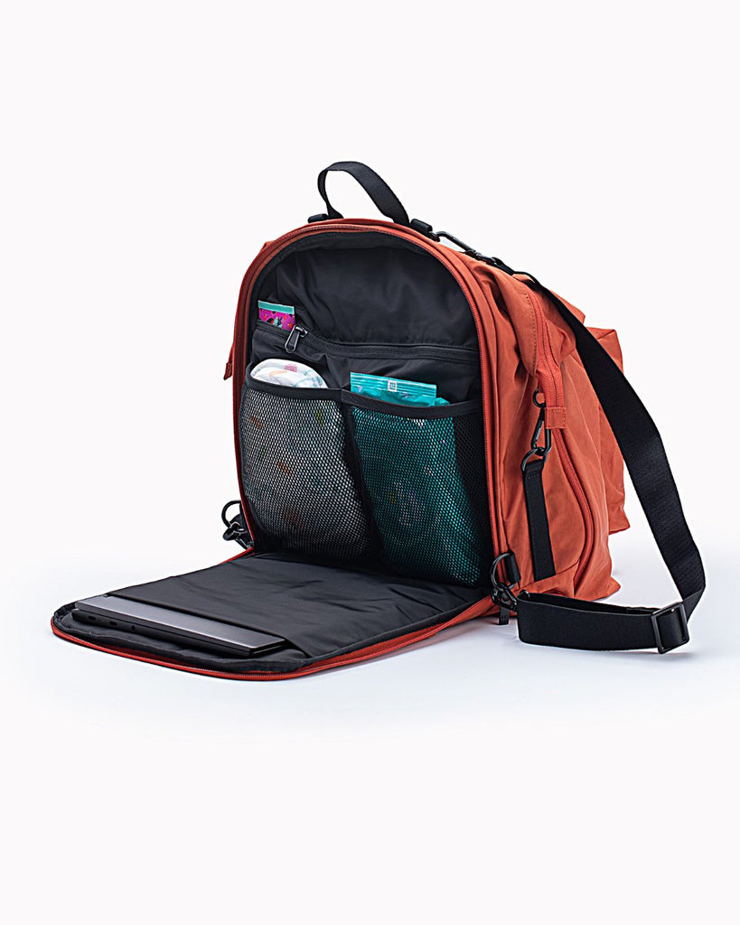 תיק החתלה בצבע חמרה של one duo