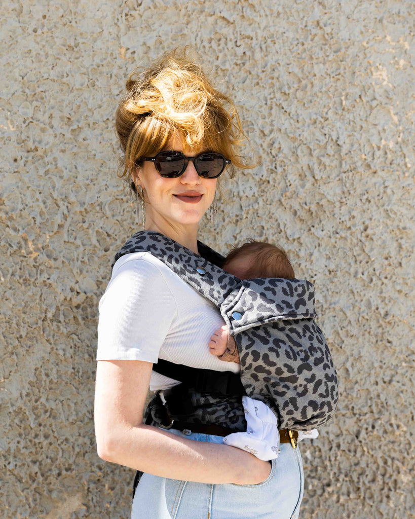 מנשא ילקוט מנומר אפור אורבן בייבי ראפ urban baby wrap