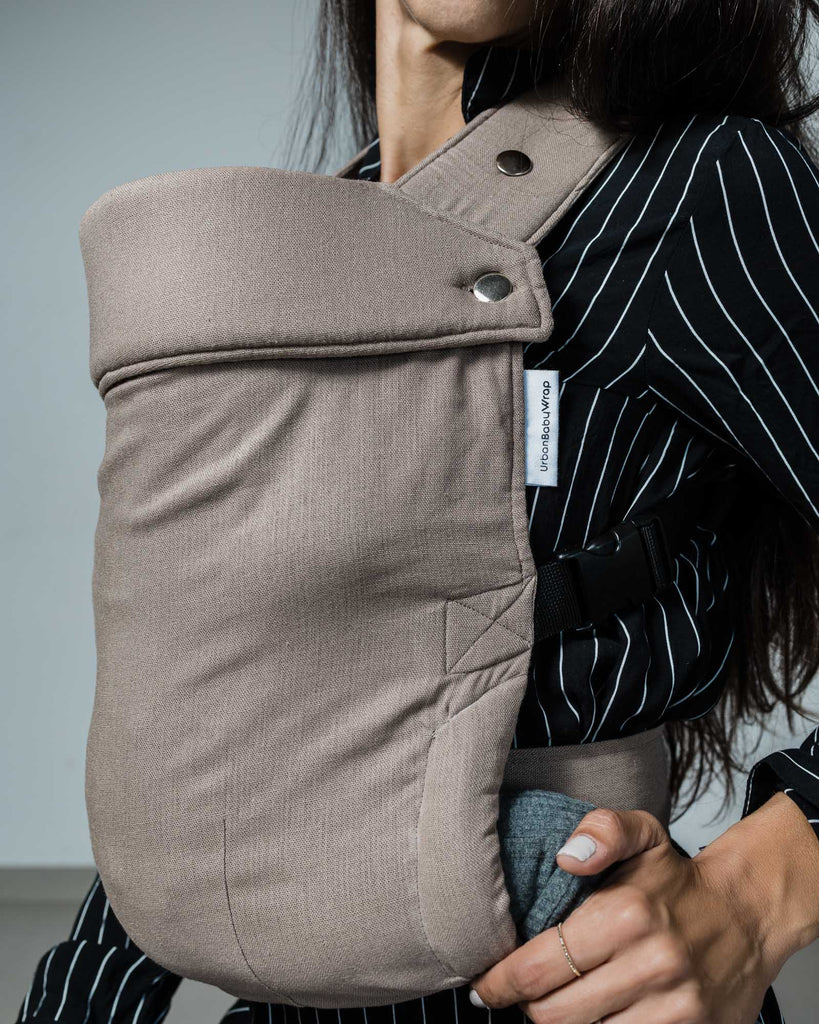 מנשא תינוק, מנשא לתינוק, מנשא ילקוט, מנשא ללא קשירה, מנשא פשתן, מנשא מומלץ, מנשא מגיל לידה, מנשא אורבן, מנשא מוקה, urban baby wrap , מנשא תינוק לגיל שנה, מנשא לגיל שנתיים, מנשא טיולים, מנשא גב, מנשא קל לשימוש, מנשא מעוצב, מנשא יפה, ארטיפופ