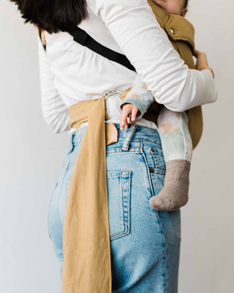 מנשא תינוק, מנשא ילקוט, מנשא ללא קשירה, מנשא פשתן, מנאש מומלץ, מנשא מגיל לידה, מנשא אורבן, מנשא חרדל, urban baby wrap מנשא לגיל שנה, מנשא לגיל שנתיים, מנשא טיולים, מנשא גב, מנשא קל לשימוש ,  מנשא מעוצב